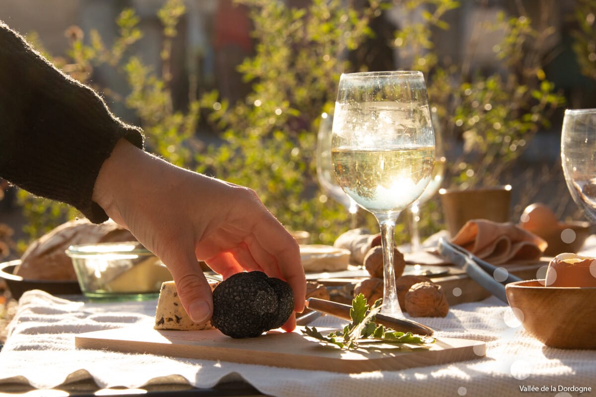 Dégustation de truffes et vin en Dordogne, Hôtel Restaurant à Souillac, Maison Borrèze